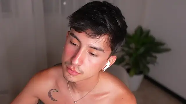 sweettaaron01 webcam