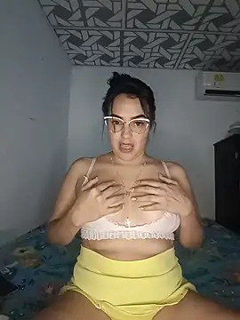 Ariel__xoxo live cam on StripChat