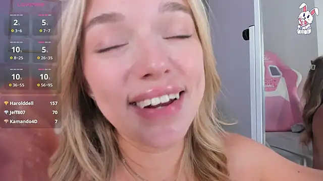 VirginChloe live cam on StripChat