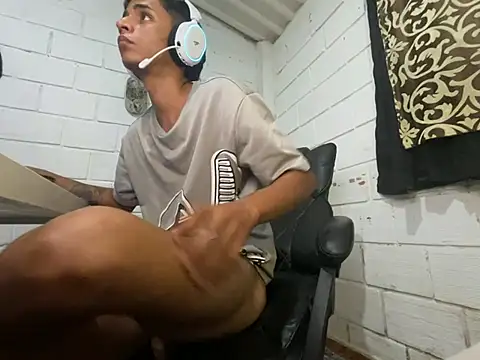 Max_TheHorseDick's live cam