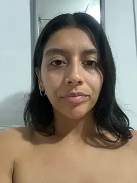 brittanydiaz (F young) - 4 fingers in pussy