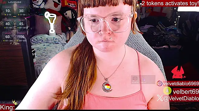 VelvetDiablo live cam on StripChat