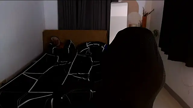 Ur_QueenCamilla webcam