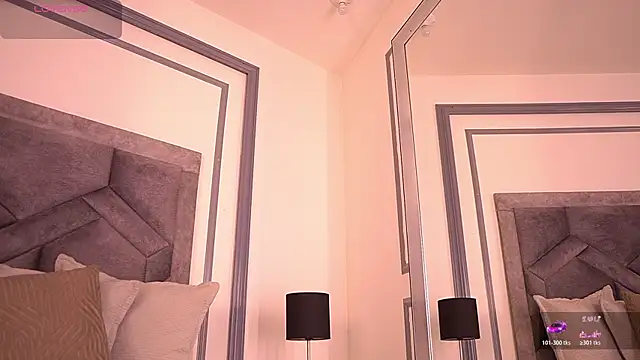 MiaKay1 webcam