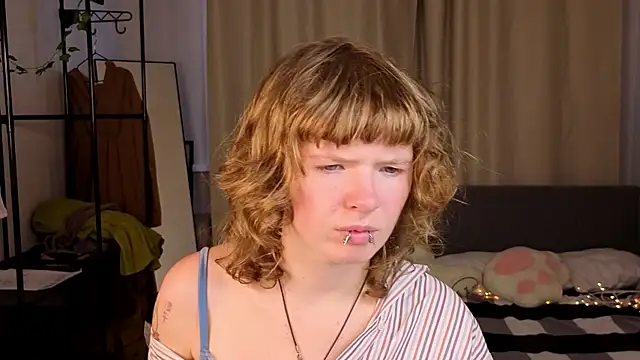 VioletDesiree webcam