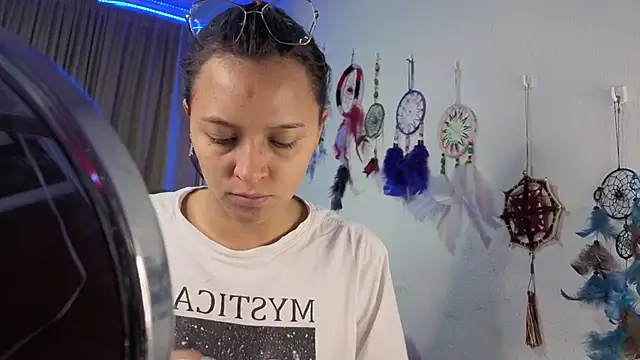 Zoe--khalL webcam