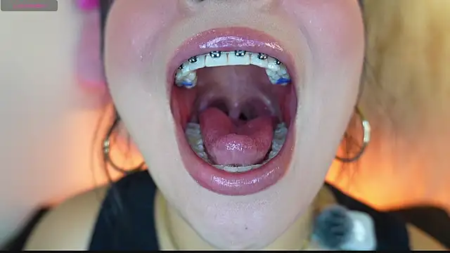 mia_roux1 webcam