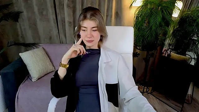 Lilycollins_ webcam