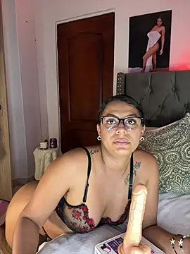 ema_zoe webcam
