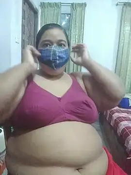 momo_loves webcam
