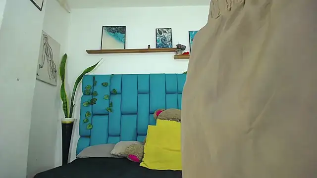 MaxHornyLatin webcam