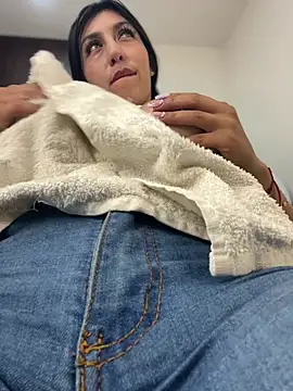 MiaJones21 webcam