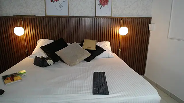 Ariana_Wayne webcam