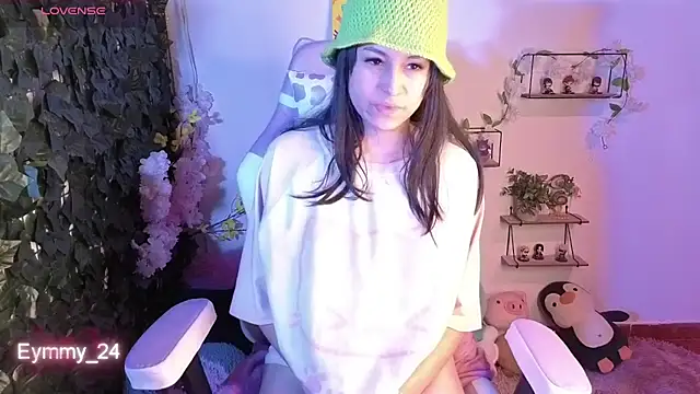 Eymmy_24 live cam on StripChat