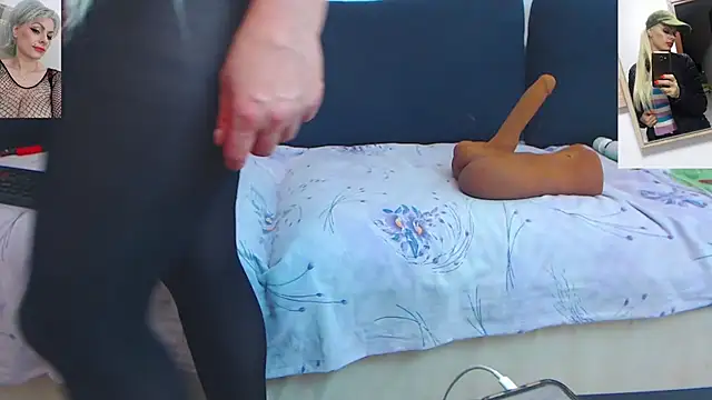 Playful_Golden_WOW webcam