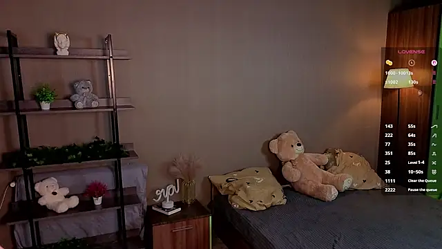 NarcisaDicker webcam