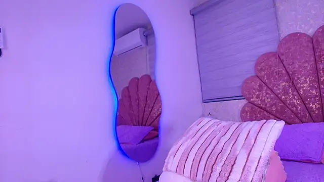 mia_colls webcam