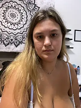Latinamommy26 live sex cam