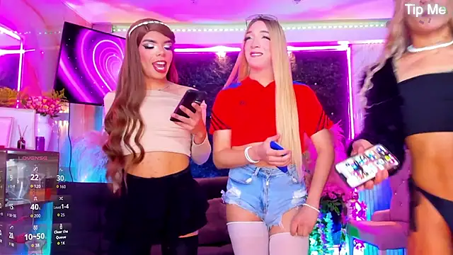 Queens_Wonders_Blonders webcam