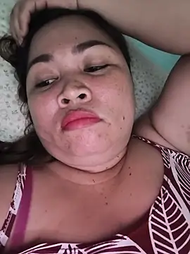 Sweetlorie_83 webcam