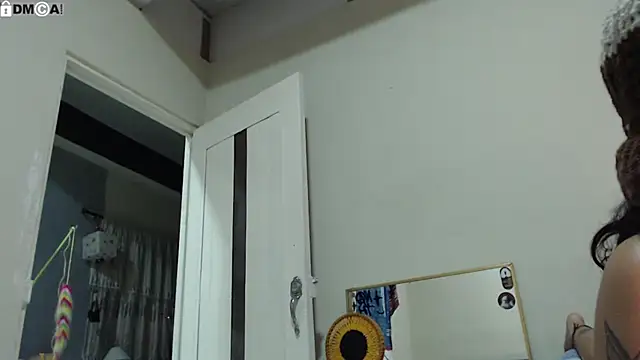 AlinaWoolf_ webcam