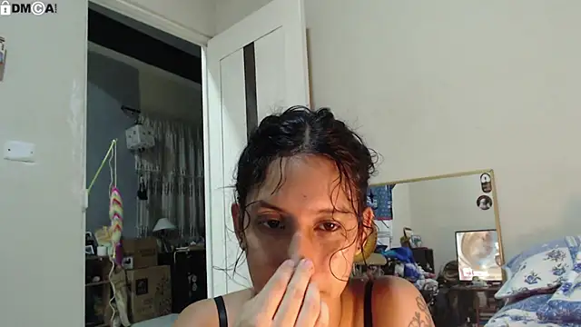 AlinaWoolf_ webcam