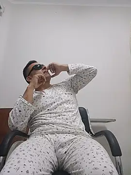 chicoguapo8 live cam on StripChat