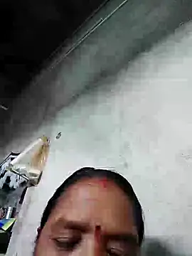 Loomaraj live cam on StripChat