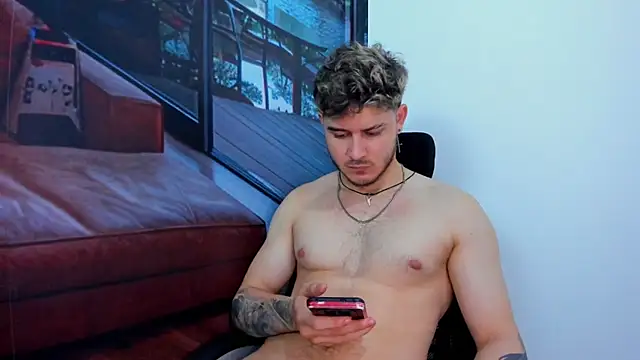 rayan_lynx live cam on StripChat
