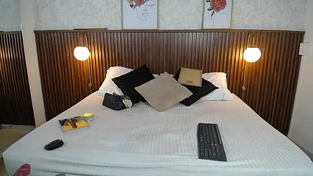 Ariana_Wayne webcam