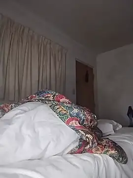 THEBEDroomdoOR webcam
