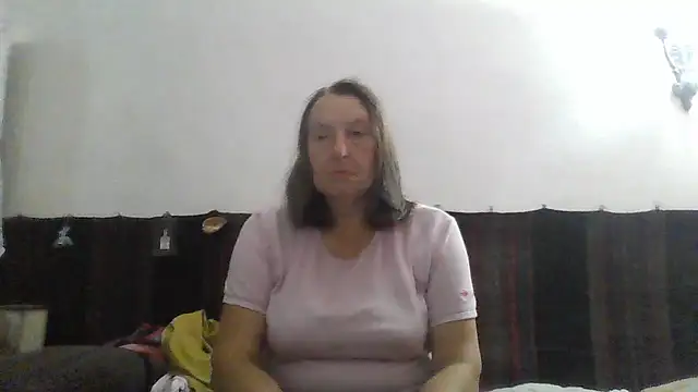 AnnaLive570 live cam on StripChat