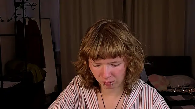 VioletDesiree webcam