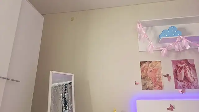 Milly_Lane webcam