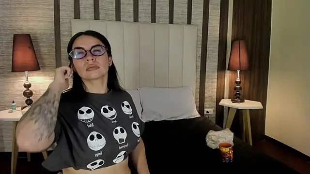Hannah_Cross webcam