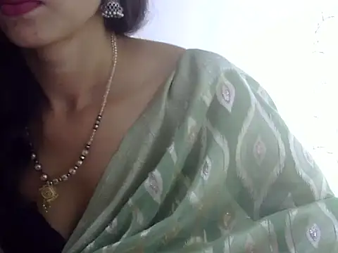 Laila_Cute live cam on StripChat