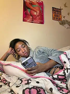 lebimbo - LeBimbo's free webcam - UK Sex Cams