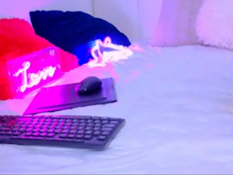 LoriLorein webcam