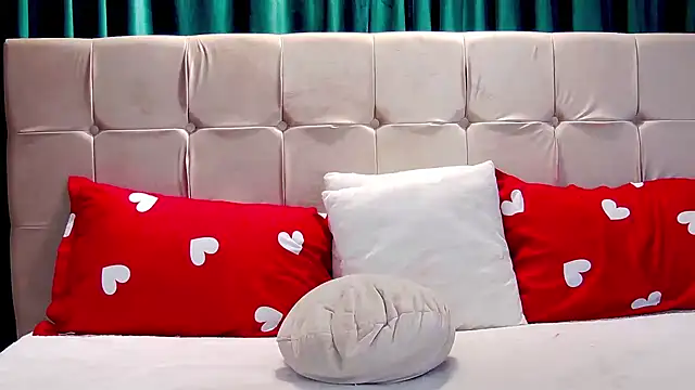 MissClaraCross webcam