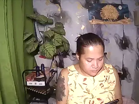 TabooSHOWgirl18 webcam