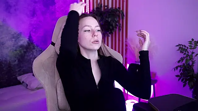 DamnWitchh webcam
