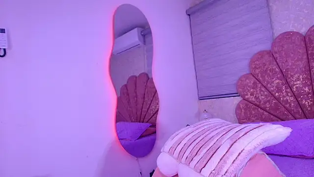 mia_colls webcam