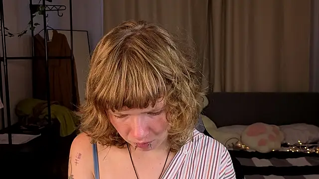 VioletDesiree webcam
