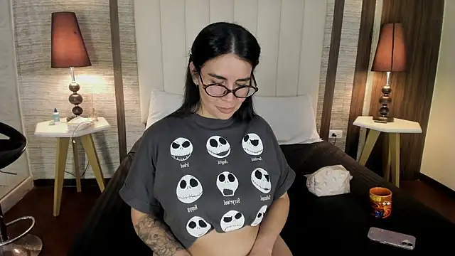 Hannah_Cross webcam