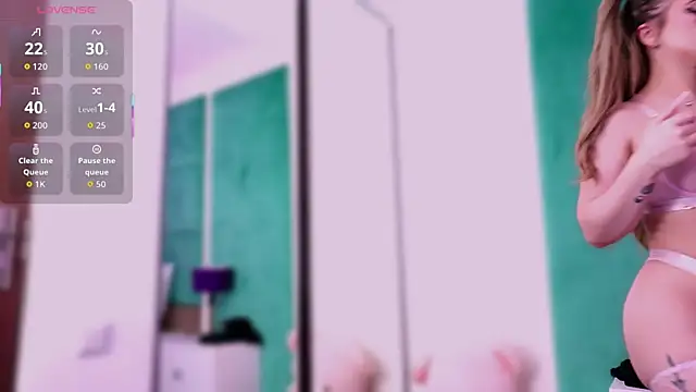 LucyLextonX webcam