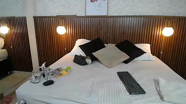 Ariana_Wayne webcam