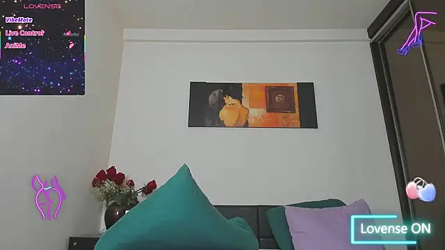 GoldenLunaa webcam