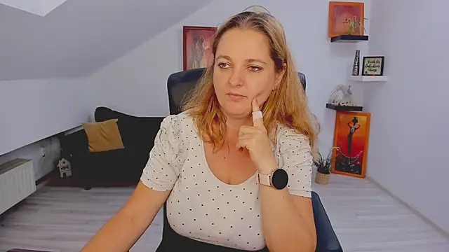 LollaGirl webcam