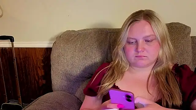 PhatAssBlond webcam