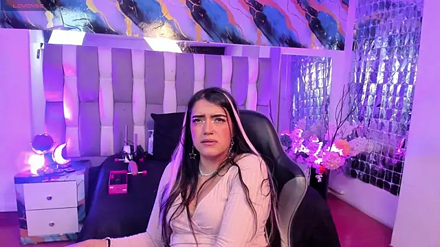 Miniatura da webcam ao vivo de IsaDiiaz com #girls e #hd